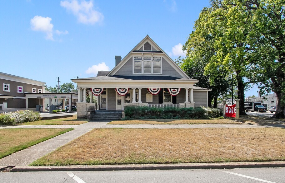 Primary Photo Of 2625 University Blvd, Tuscaloosa Office Residential For Sale