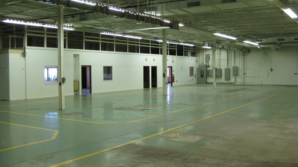 More Photos Of 367 W 1st St, South Whitley Manufacturing For Sale