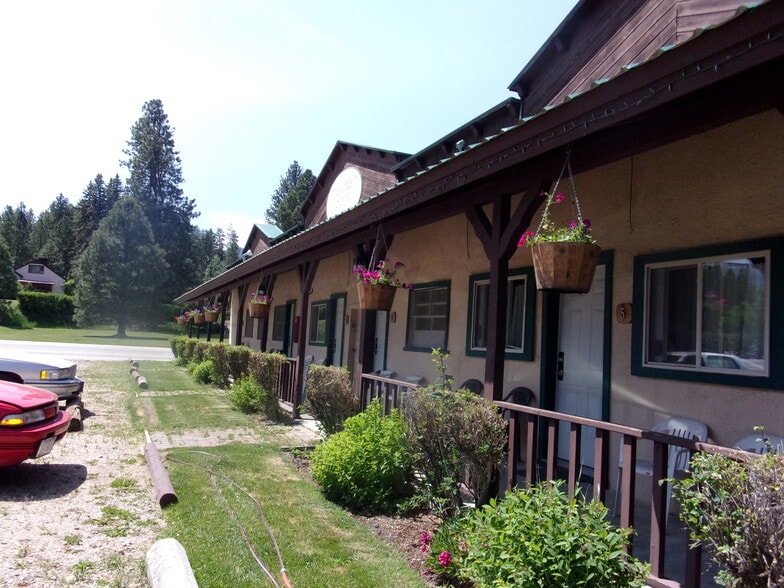 More Photos Of 308 S Main St, Darby Hotel For Sale