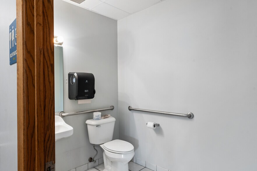 More Photos Of 102 S Woodward St, Brandon Service Station For Sale