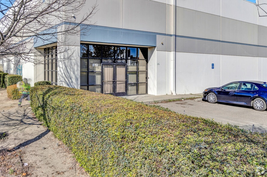 More Photos Of 819 Mariposa Rd, Modesto Distribution For Lease