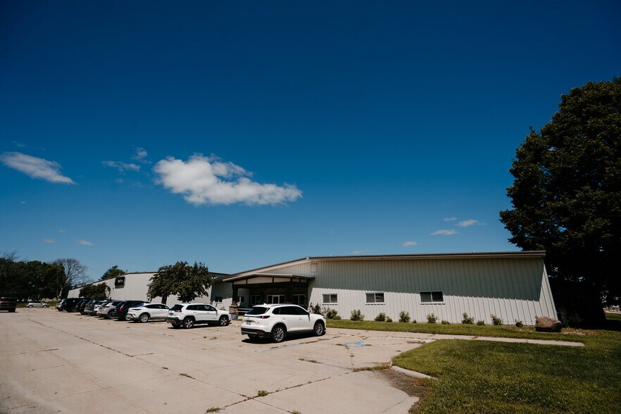 More Photos Of 227 Poplar St, Osage Manufacturing For Sale