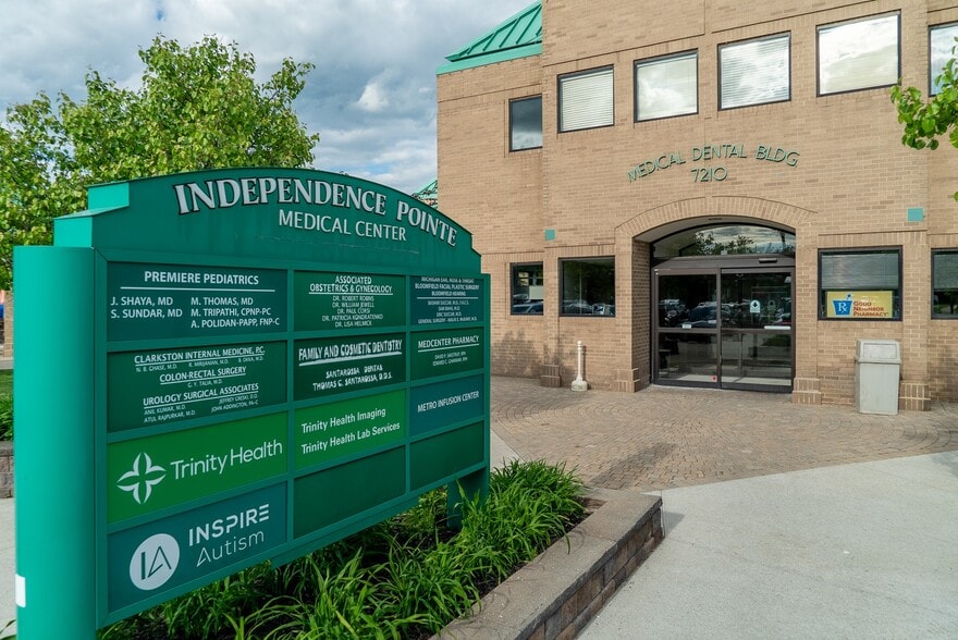 Primary Photo Of 7210 N Main St, Village of Clarkston Medical For Lease