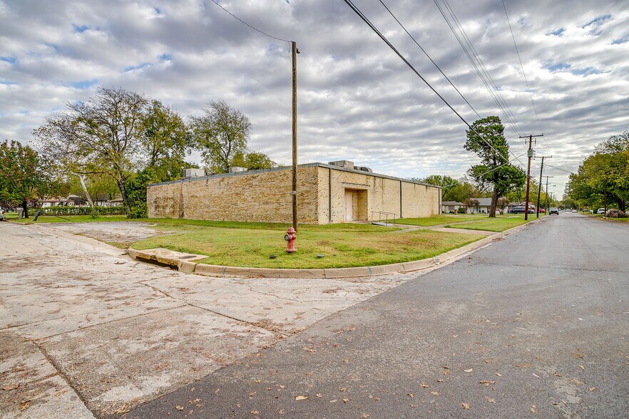 More Photos Of 5550 Baylor Ave, River Oaks Land For Sale