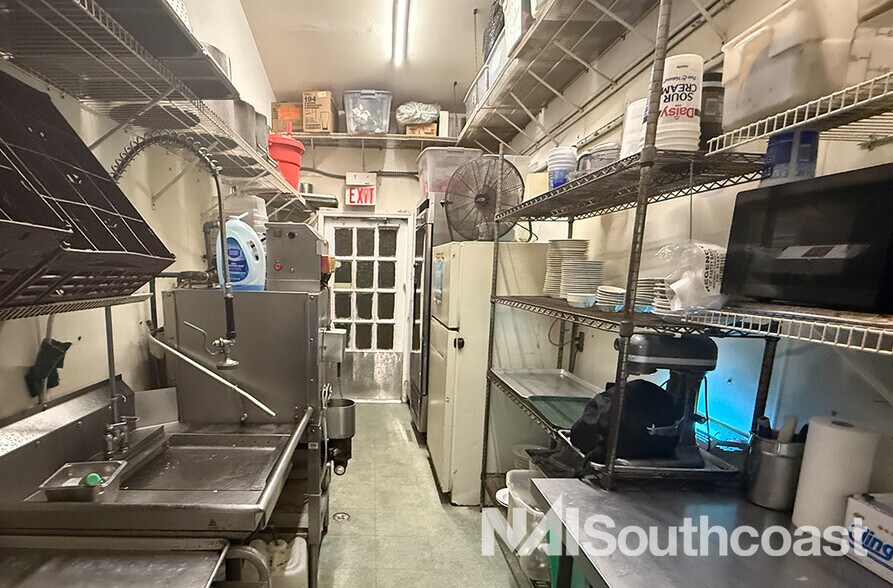 More Photos Of 3200 NE Maple Ave, Jensen Beach Restaurant For Lease