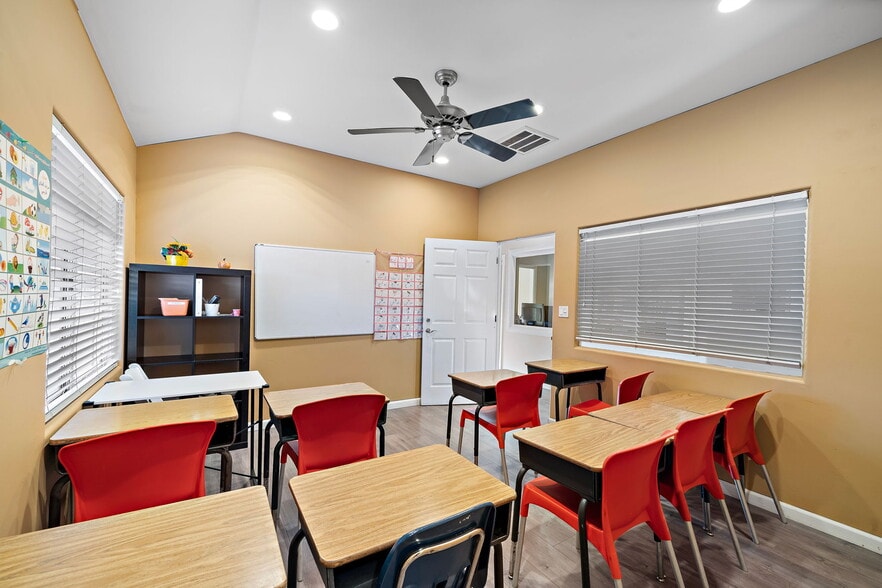 More Photos Of 23201 Orange Ave, Lake Forest Flex For Sale