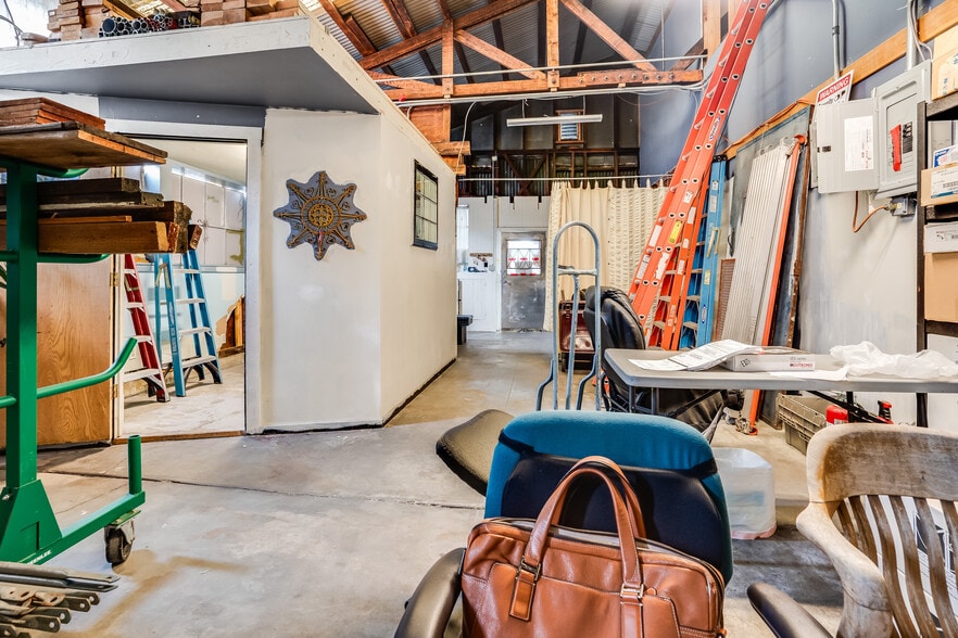 More Photos Of 5526 San Pablo Ave, Oakland Auto Repair For Sale