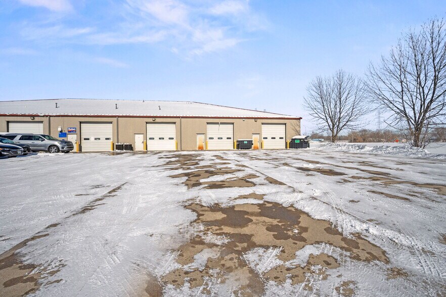 More Photos Of 5500 NW Johnston Dr, Johnston Flex For Lease