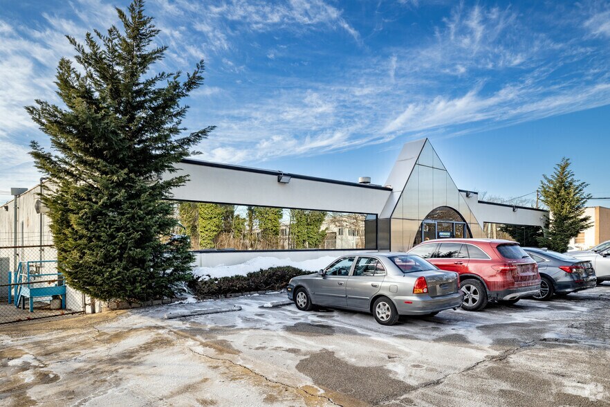 Primary Photo Of 160 Oak Dr, Syosset Flex For Lease