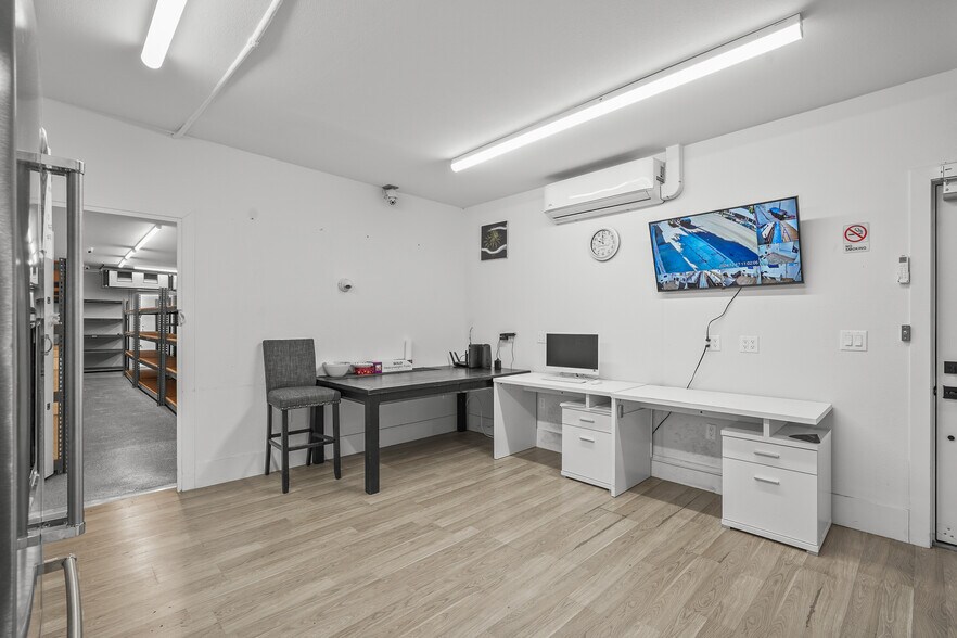 More Photos Of 1130 N Hollywood Way, Burbank Freestanding For Lease