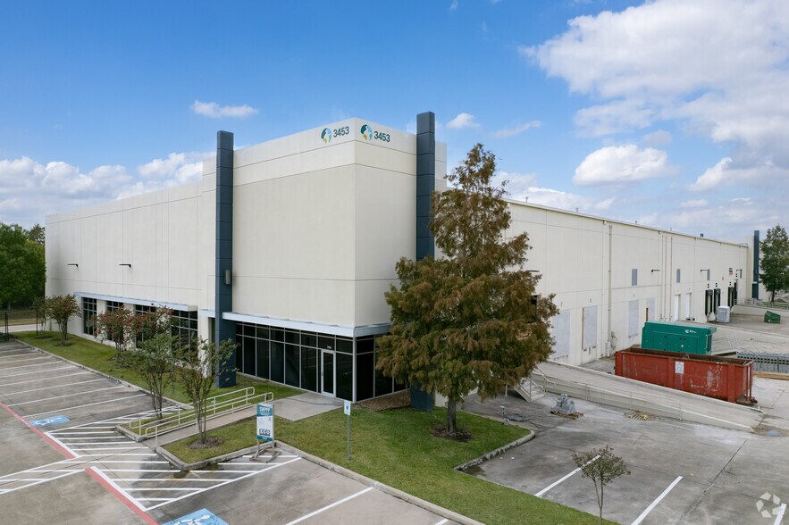 More Photos Of 3423 N Sam Houston Pky W, Houston Unknown For Lease