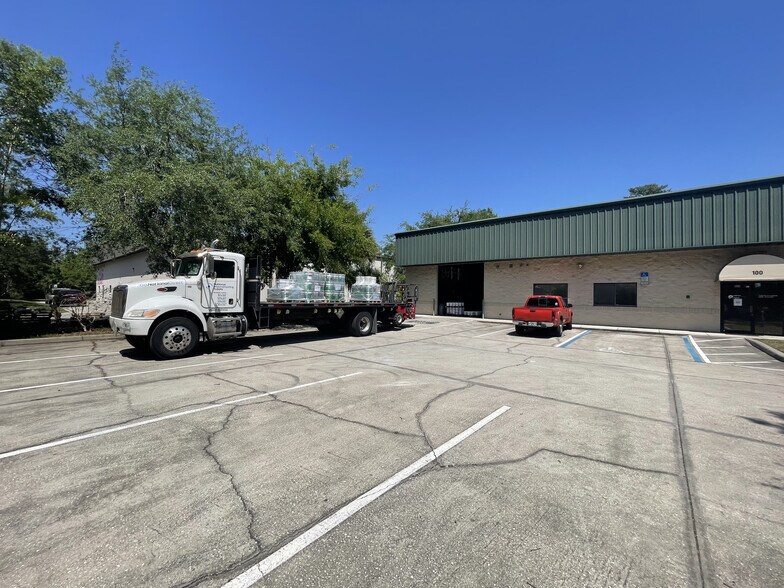More Photos Of 550 Kane Ct, Oviedo Warehouse For Lease
