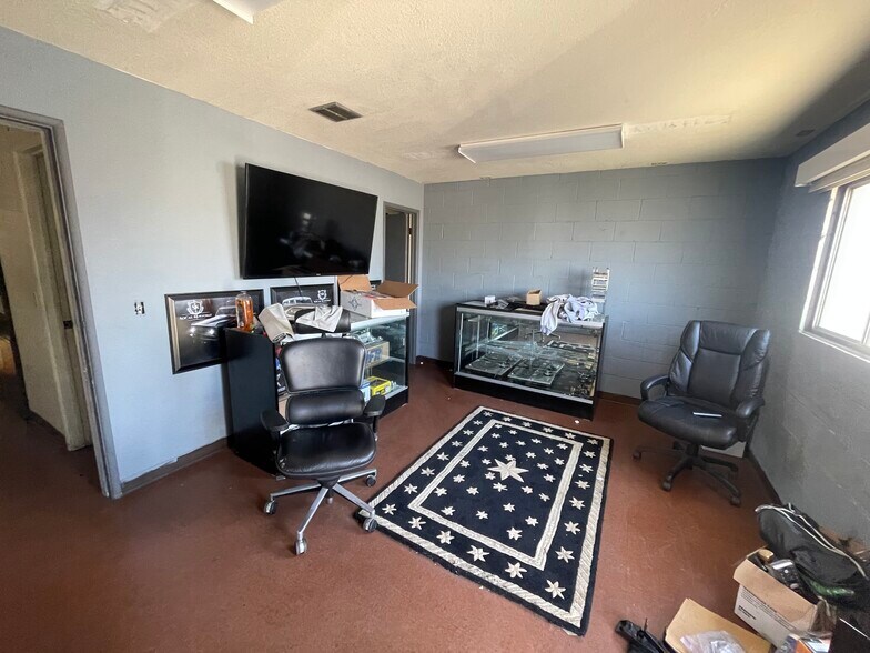 More Photos Of 7534 Adams St, Paramount Manufacturing For Sale