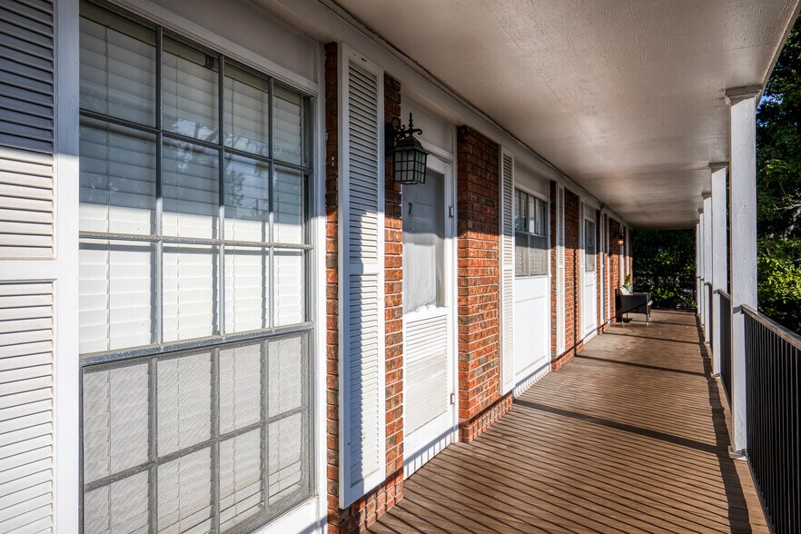 More Photos Of 401 E Main St, Brenham Apartments For Sale