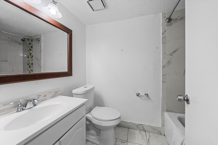 More Photos Of 510 Lane Ave S, Jacksonville Hotel For Sale