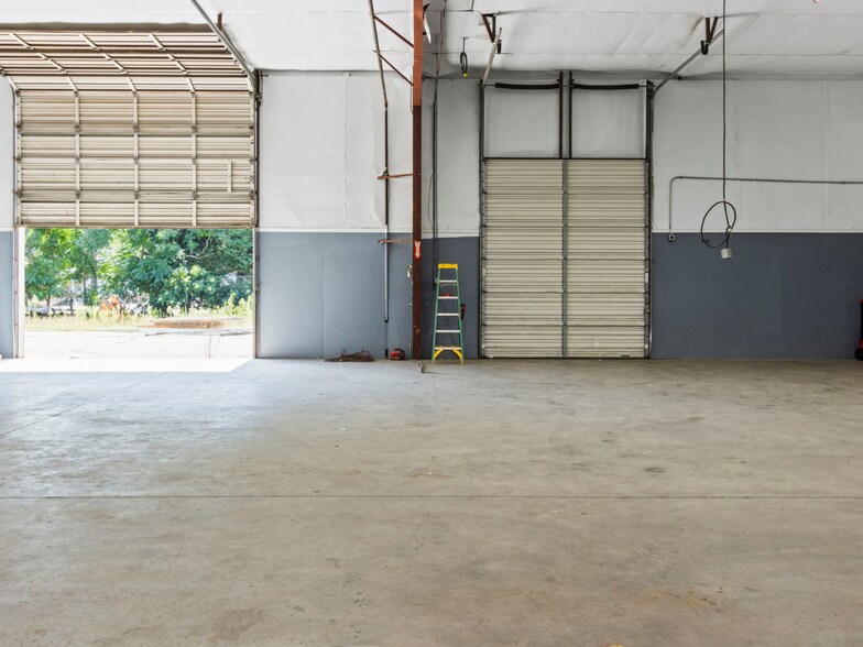 More Photos Of 673 Sandy Springs Rd, Piedmont Warehouse For Lease