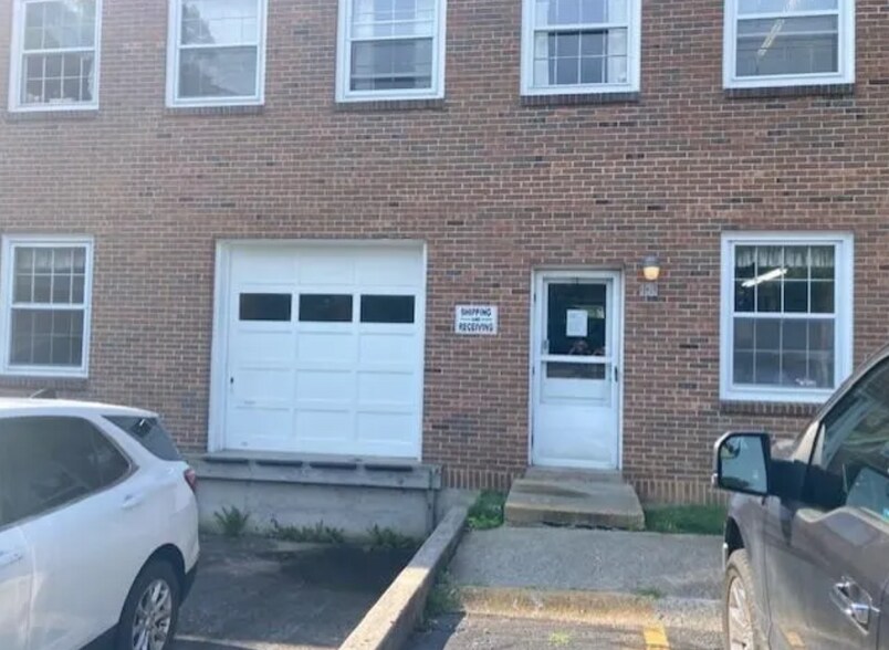 More Photos Of 101 Quaker Hill Dr, Richmond Flex For Lease