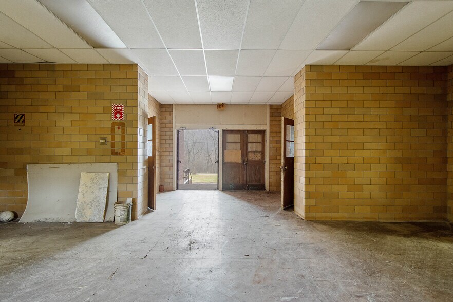 More Photos Of 838 Joffre Cherry Valley Rd, Burgettstown Self Storage For Sale