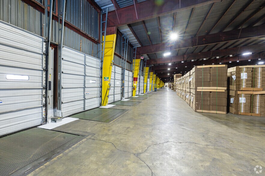 More Photos Of 4300 Church Rd, Centreville Truck Terminal For Lease