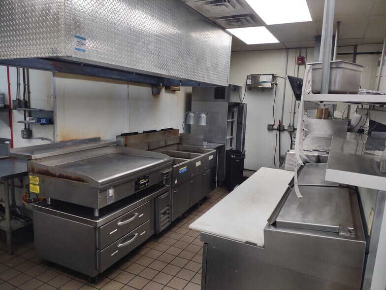 More Photos Of 75 Fifth St SE, Barberton Fast Food For Lease