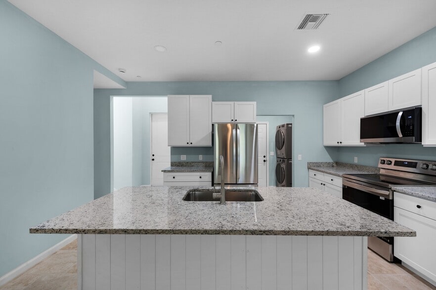 More Photos Of 401 18th St, Vero Beach Apartments For Sale