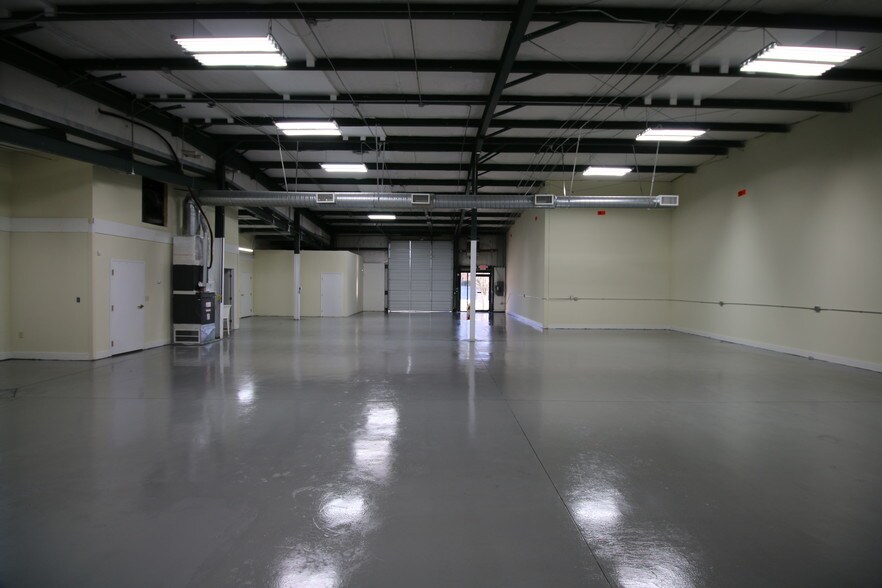 More Photos Of 297 Industrial Park Dr, Lawrenceville Warehouse For Lease