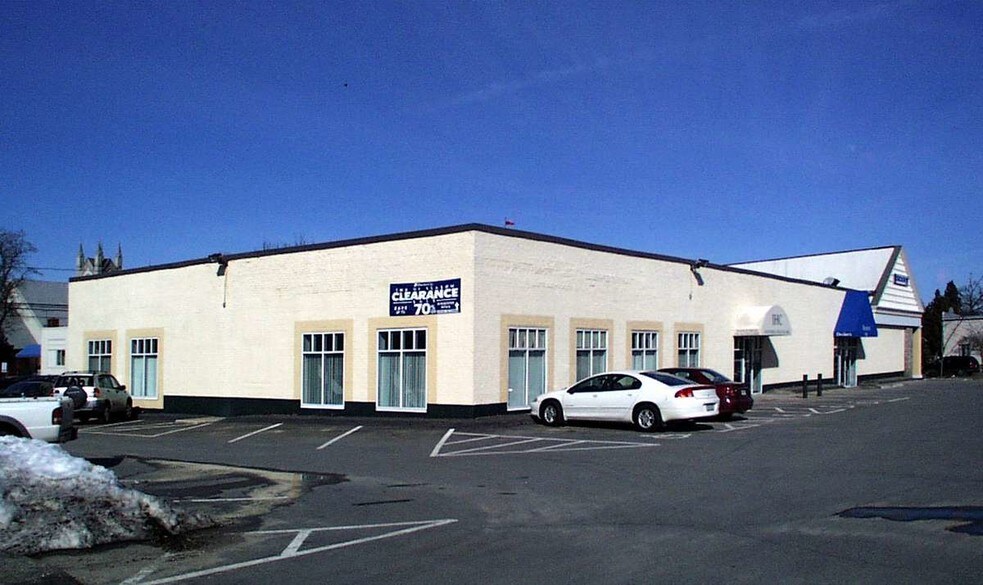 More Photos Of 694-696 West Ave, Norwalk Freestanding For Lease