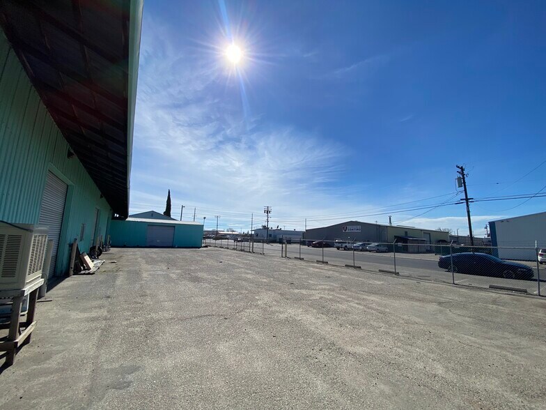 More Photos Of 1340-1342 N Emerald Ave, Modesto Warehouse For Lease