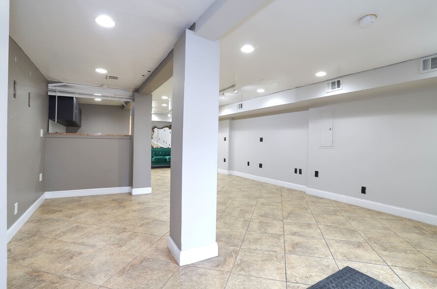 More Photos Of 693 Bergen Ave, Jersey City Storefront Retail Residential For Lease