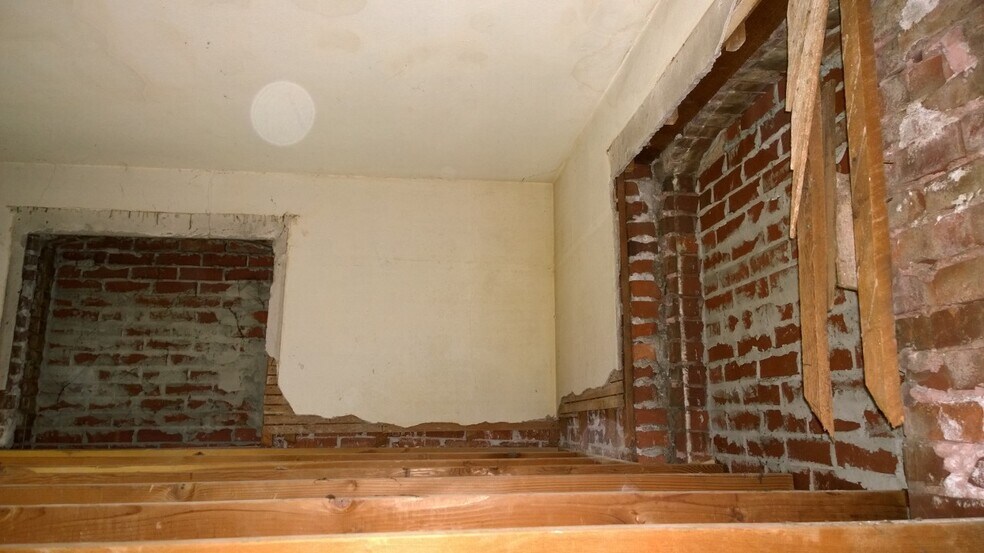 More Photos Of 229 E Monroe St, Carlton Apartments For Sale