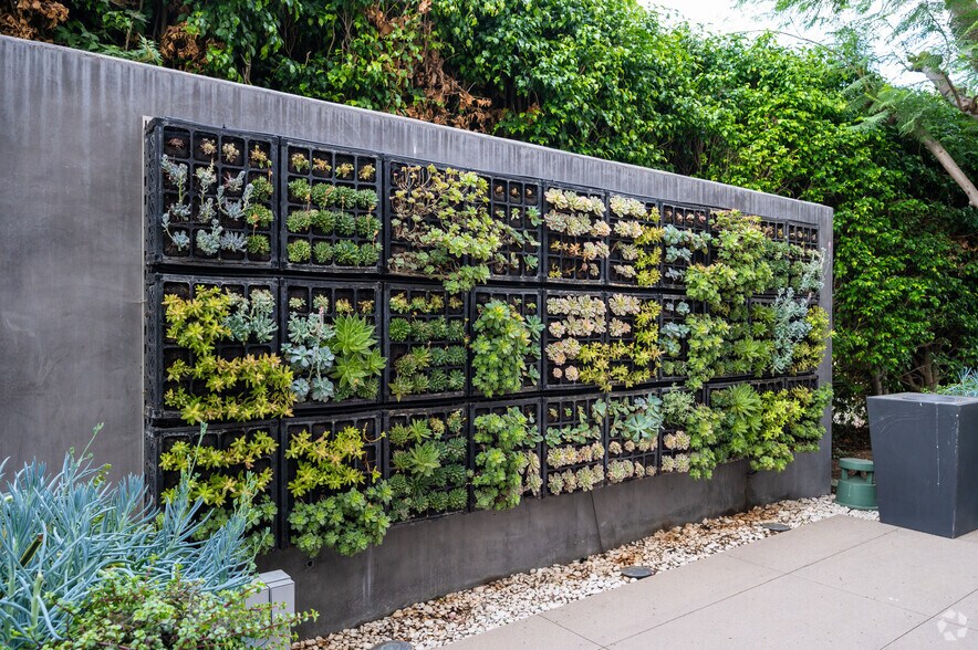 More Photos Of 1551 N Tustin Ave, Santa Ana Office For Lease