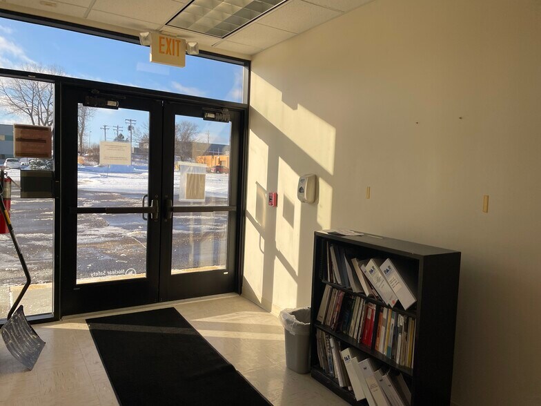 More Photos Of 899 W Highway 96, Shoreview Manufacturing For Lease