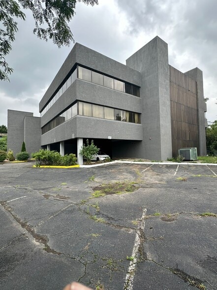 More Photos Of 24 Meadowlands Pky, Secaucus Office For Sale