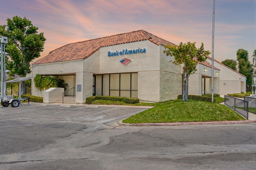 More Photos Of 2495 Lakeshore Dr, Lake Elsinore Bank For Sale