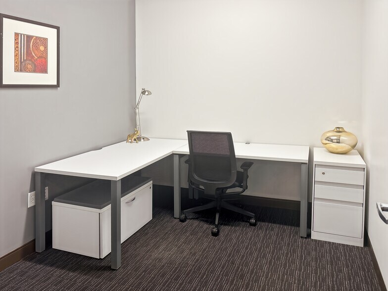 More Photos Of 7272 E Indian School Rd, Scottsdale Coworking Space