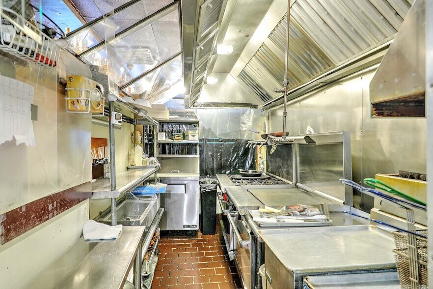 More Photos Of 50 Glendale Ave, Providence Storefront For Sale