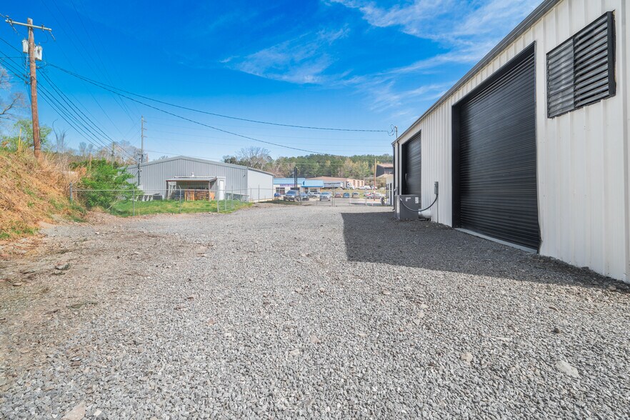 More Photos Of 540 E Church St, Jasper Auto Repair For Sale