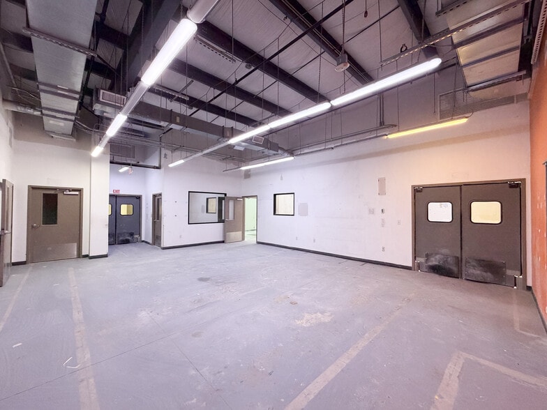 More Photos Of 10 County Line Dr, Cromwell Warehouse For Sale