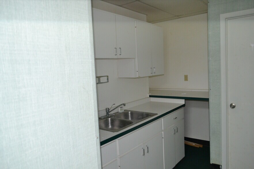 More Photos Of 1460 S McCall Rd, Englewood Medical For Sale