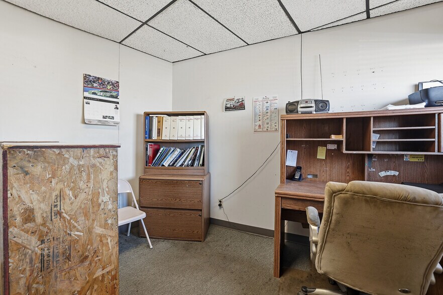More Photos Of 5500 Prairie Dr, Plover Flex For Sale
