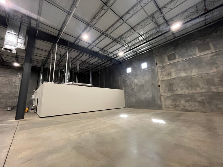 More Photos Of 4617 Sw 25th Cir, Oklahoma City Industrial For Lease