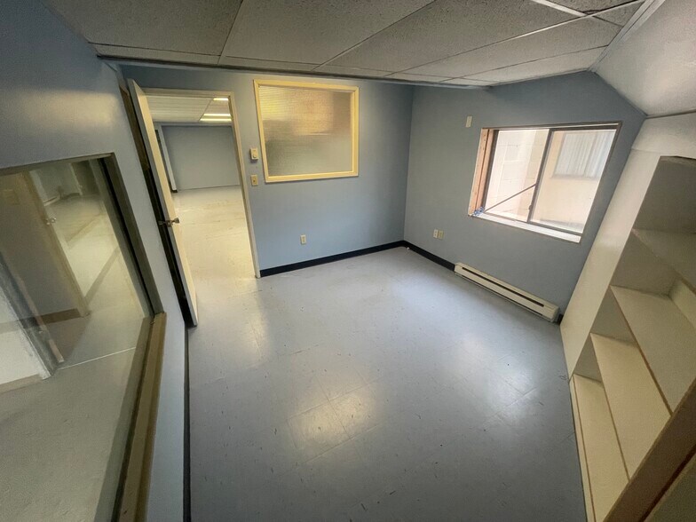 More Photos Of 3009 Murray St, Port Moody Warehouse For Lease