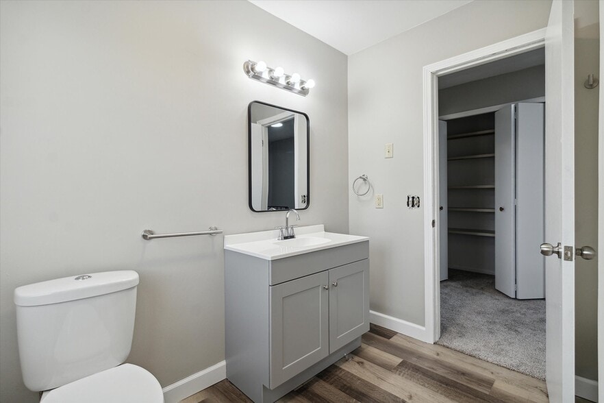 More Photos Of 6301 Frank N Dot Ct, Lansing Apartments For Sale