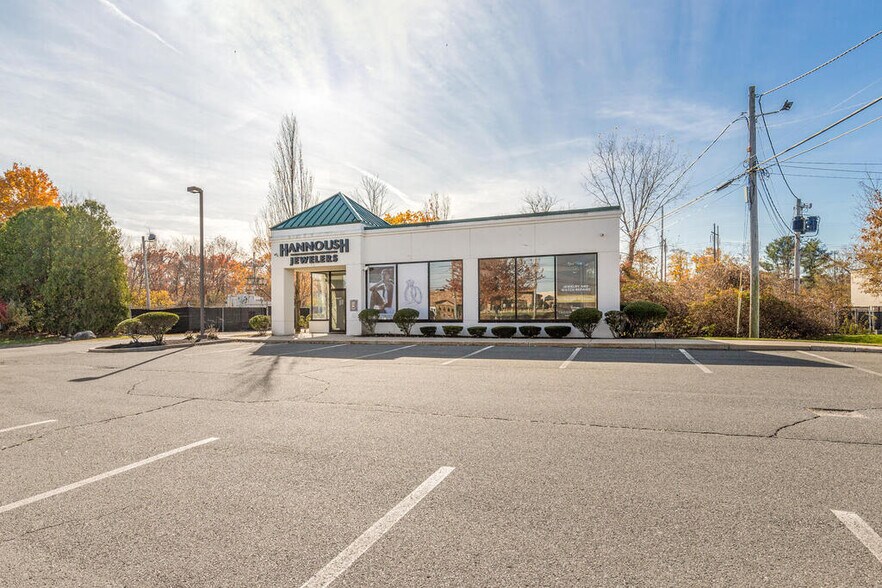 More Photos Of 150 Andover St, Danvers Freestanding For Lease