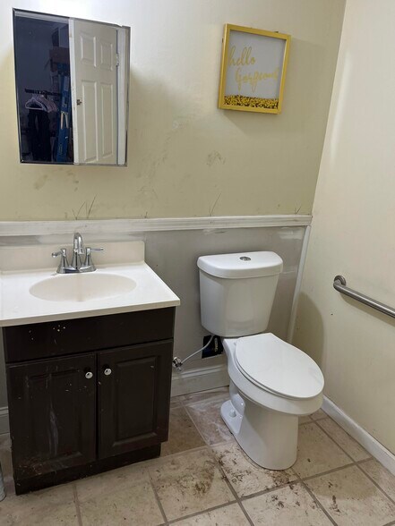 More Photos Of 5037 Union St, Union City Storefront For Sale