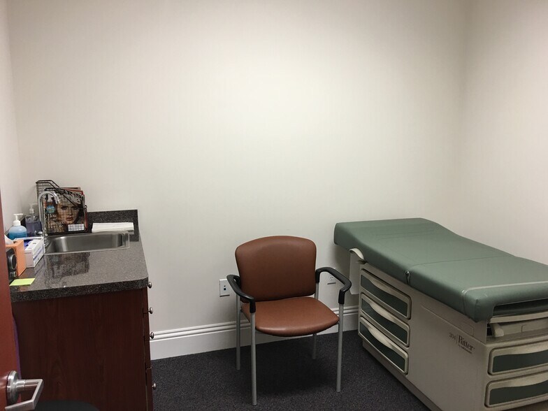 More Photos Of 1307 S International Pky, Lake Mary Office For Lease