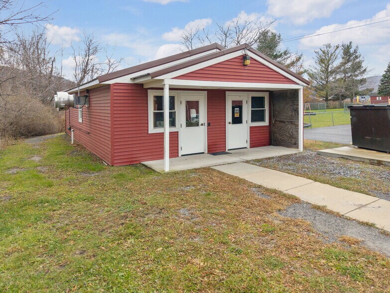 More Photos Of 4956 NY-30, Schoharie Flex For Sale