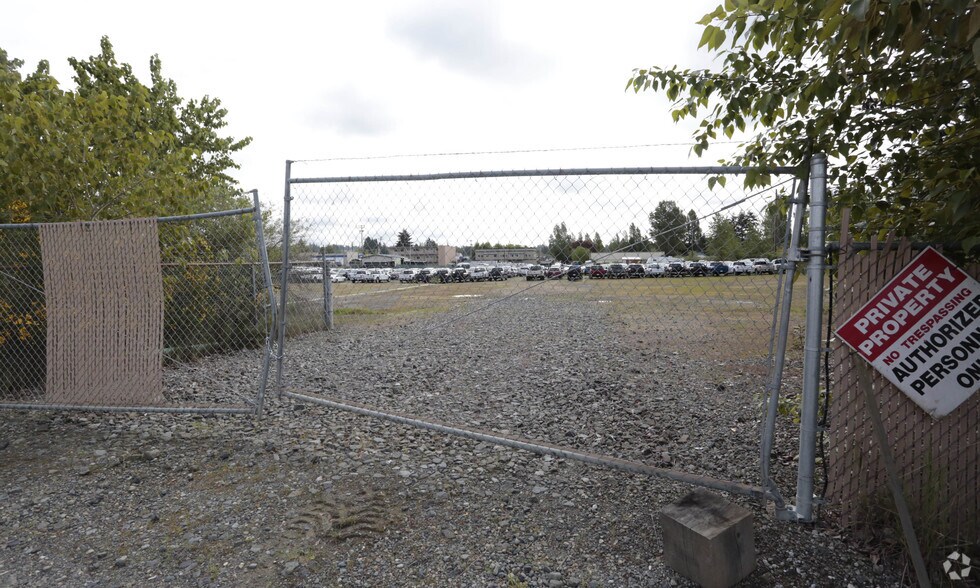 More Photos Of 6423 NE 175th St, Kenmore Land For Lease