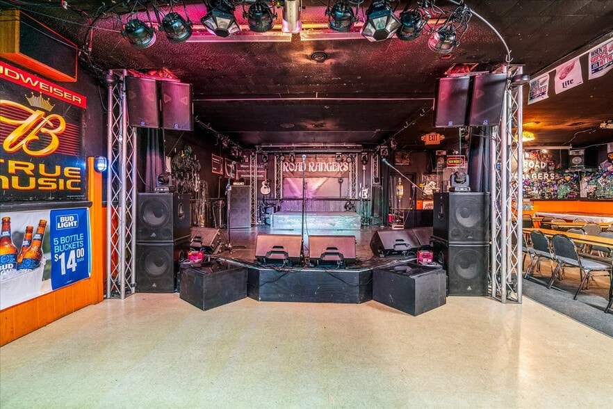 More Photos Of 23925 Goddard Rd, Taylor Bar For Sale