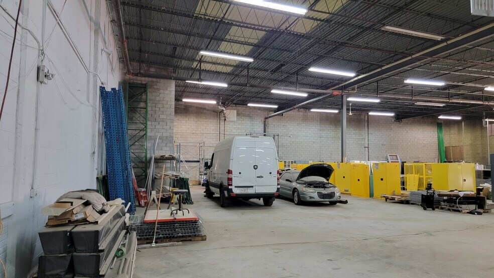 More Photos Of 227-241 S River St, Aurora Warehouse For Lease